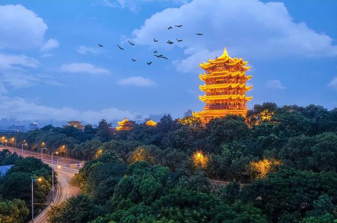 武汉休闲去处：东湖风光迷人，黄鹤楼历史悠久，周末好去处