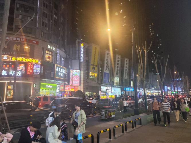 武汉夜网探秘：繁华夜市、独特夜景观赏地及热闹夜生活全解析