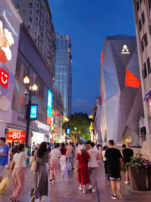 武漢夜晚魅力無限！江漢路、保成路夜市等你來逛