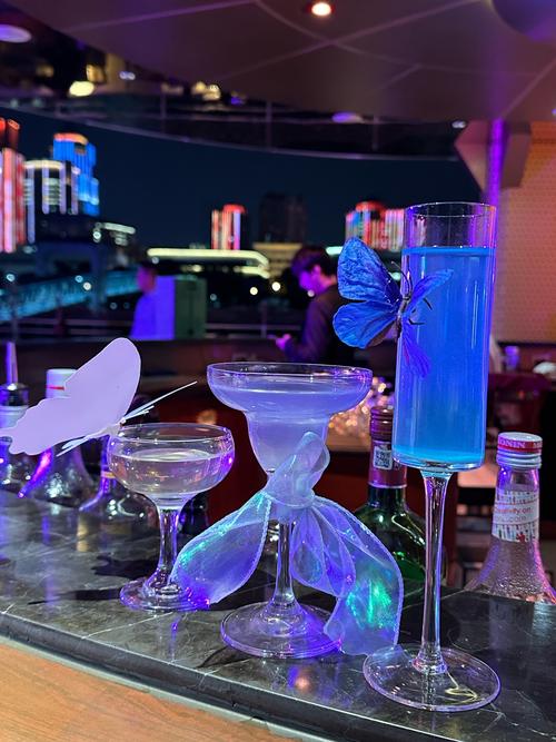 探寻武汉夜生活魅力领略汉口江滩酒吧街独特风情