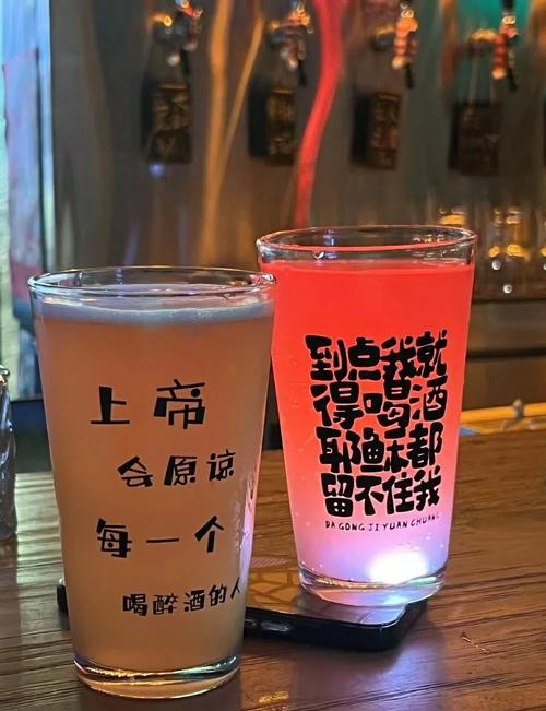 武汉夜生活指南：夜网资源、美食推荐与酒吧KTV评价