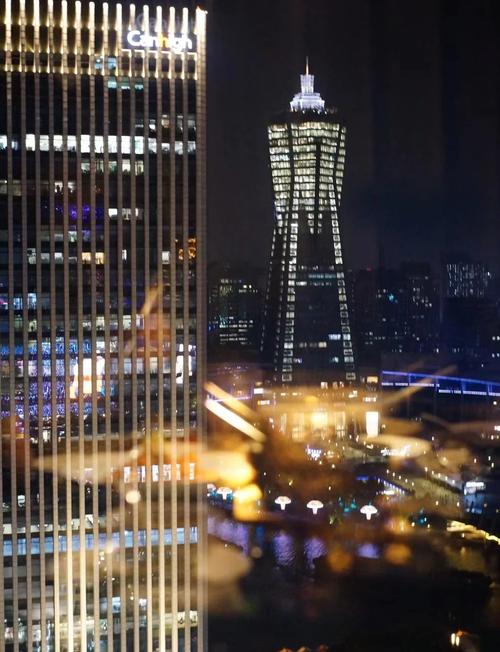 武汉夜晚魅力无限：夜市美食多样且亲民，夜景别具一格